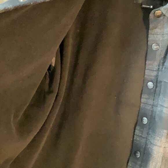 Ezekiel Grey and Black Buffalo Plaid Flannel Snap Up Shacket, Medium. Pockets! - Picture 8 of 13